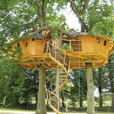 Insolite Dans Les Arbres Les Ormes, Epiniac Bed and Breakfast Esterno foto