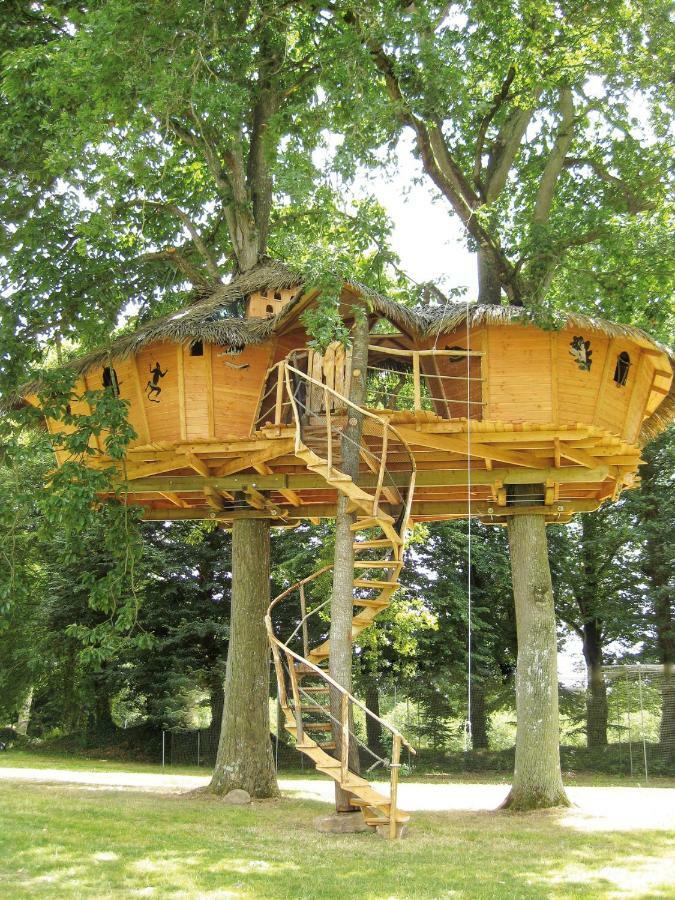 Insolite Dans Les Arbres Les Ormes, Epiniac Bed and Breakfast Esterno foto